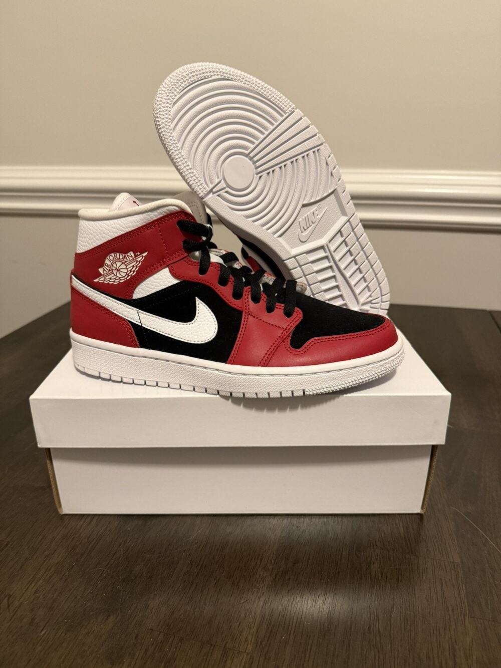 Jordan 1 Mid Gym Red Black BQ6472601 size 8w